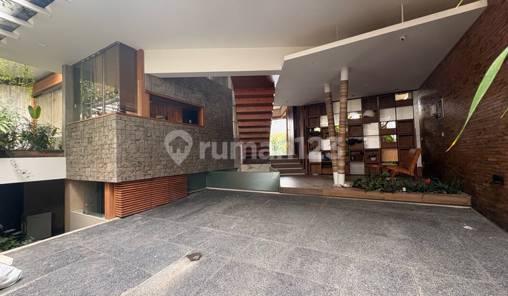 Luxury 4-Bedroom Villa in Strategic Sanur Location Luxury 4-Bedroom Villa in Strategic Sanur Location