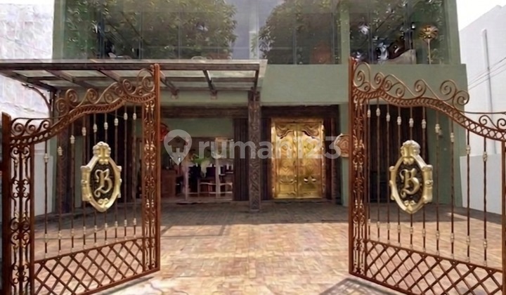 2-Story Shop House in the Business Center of Gresik City