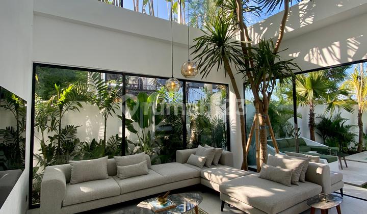 Luxurious 4 Bedroom Villa in Umalas With Rooftop Luxurious 4 Bedroom Villa in Umalas With Rooftop