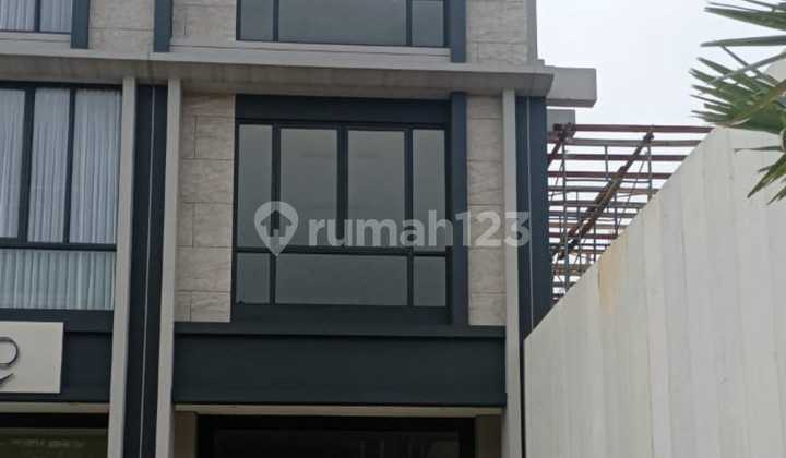 Shop House for Rent Carson Facing Main Road in Gading Serpong Shop House for Rent Carson Facing Main Road in Gading Serpong