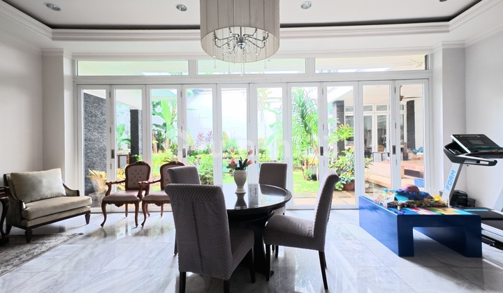 Di Jual Cepat!! Rumah Mewah Pool di Kemang Jakarta Selatan