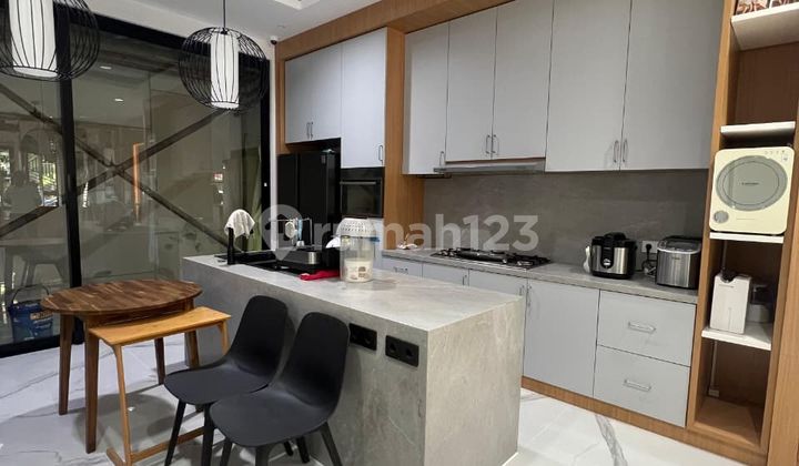 Rumah Hoek Dijual di Green Lake City