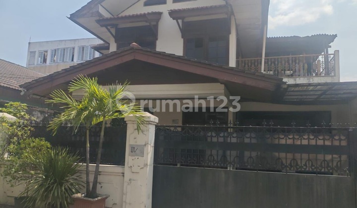 Rumah Luas Lokasi Strategis Butuh Minim Renovasi