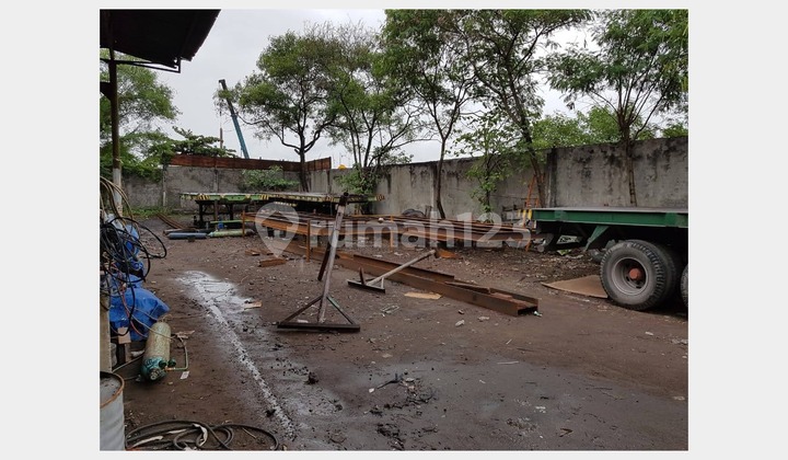 Garasi Trailler di Lokasi Pergudangan Osowilangun Indah, Sby Garasi Trailler di Lokasi Pergudangan Osowilangun Indah, Sby