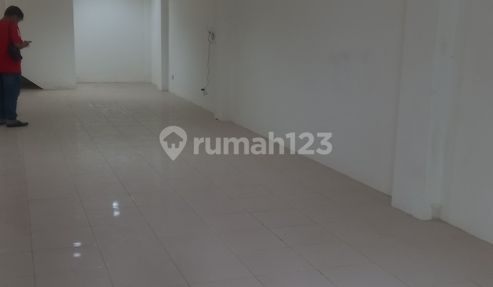 For Rent 4.5-Story Shop House in Strategic Karanganyar Location Ready to Use 2