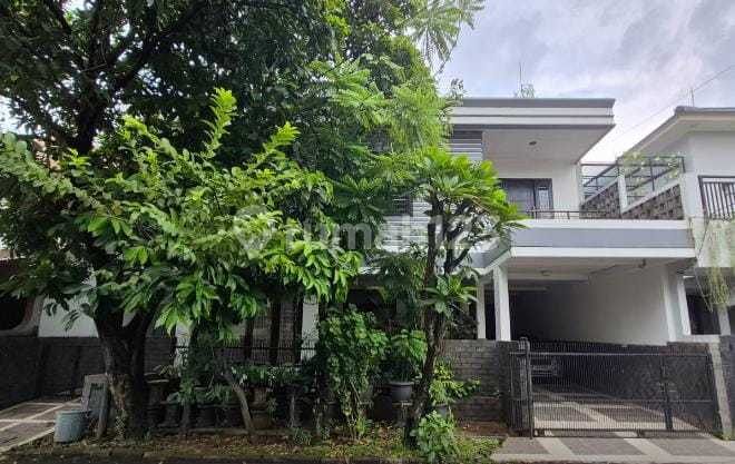 Rumah 2 Lantai Minimalis dan Mewah Lokasi Nyaman dan Strategis