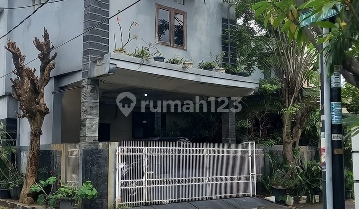Rumah 2 Lantai Lokasi Strategis Lingkungan Nyaman di Pesanggrahan Rumah 2 Lantai Lokasi Strategis Lingkungan Nyaman di Pesanggrahan