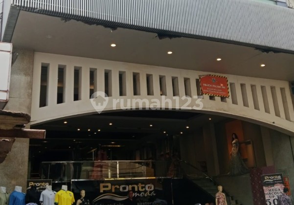 Dijual Ruko 2 Lantai LT 542 M2 Lokasi Strategis di Pasar Baru Jakarta Pusat