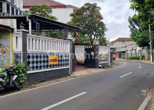 For Sale 2-Story House Land Area 293 M2 Below Market Price! in Jagakarsa, South Jakarta 2