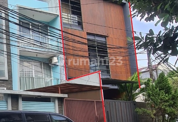 For Sale Auction Modern 3-Storey House in Kalideres, West Jakarta 2