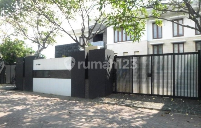 Dijual Rumah Mewah Hook di Cipondoh Tangerang Selatan