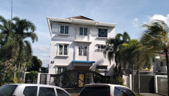 For Sale Auction 3-Story Luxury House in Kapuk Muara, North Jakarta 2