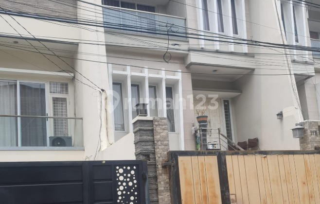 Dijual Rumah Bagus 3 Lantai di Pluit Penjaringan Jakarta Utara Dijual Rumah Bagus 3 Lantai di Pluit Penjaringan Jakarta Utara
