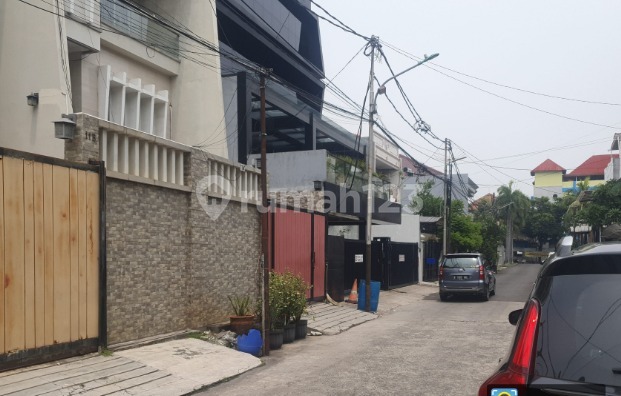 For Sale Nice 3-Story House in Pluit Penjaringan North Jakarta 2