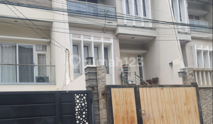 Rumah Modern di Penjaringan, Jakarta Utara - Cash Only