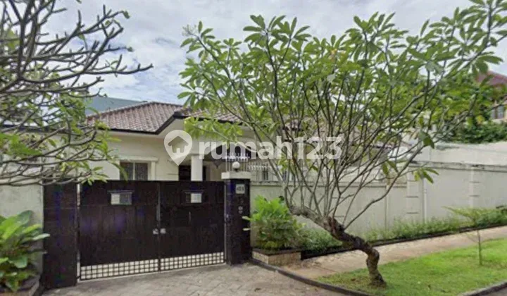 For Sale Cheap! Old Auction House Hoek Area 725M2 Cheap on Jl Jupiter Raya East Ciputat South Tangerang - Cash Only