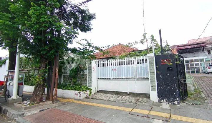 Cheap Sale! Old Serene House on Jl Tebet Barat Raya, Tebet, South Jakarta
