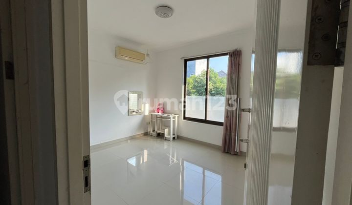 Rumah Bagus Di Area Exclusive The Green. Harga Menarik