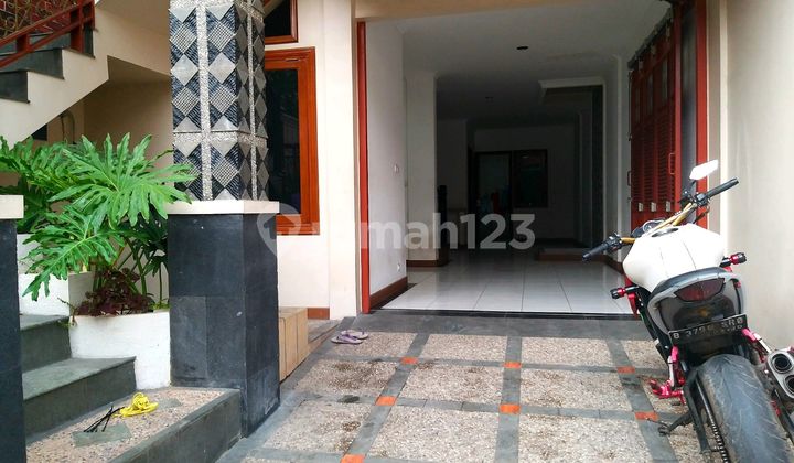 3-Story Mezzanine House in Pasar Minggu, South Jakarta - Esn 2