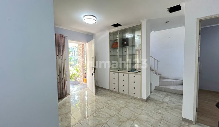 Nice House In The Exclusive Area of The Green. Attractive Price 2