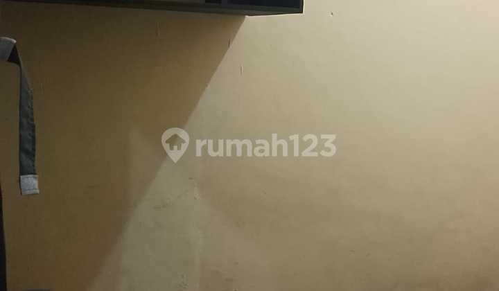 For Sale: Boarding House and Business Space in Front of the Main Road