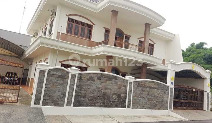 Rumah Mewah 2 Lantai Lahan Parkir Luas Bisa Untuk Kolam Renang Lingkungan Asri Dan Strategis Dekat Tol Di Taman Laguna Cibubur  2