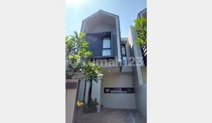 Rumah Murah 2 lantai Lokasi Strategis bebas banjir 