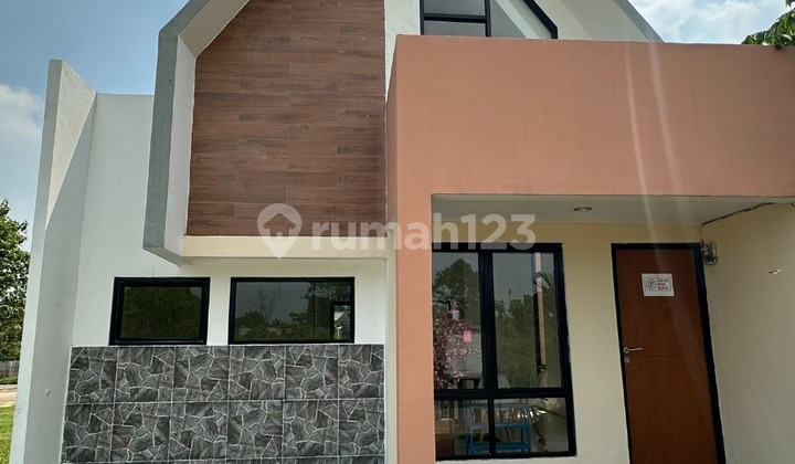 House Without BI Checking Near Station Strategic Location