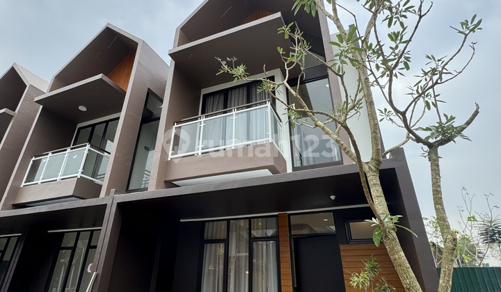 Rumah Ready 2 Lantai Deket Stasiun Parung Panjang