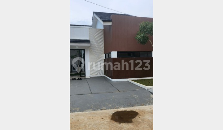House Attached BSD Very Strategic Location Flood-Free