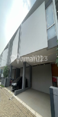 Rumah Luas Bangunan Besar Di Ciater Serpong