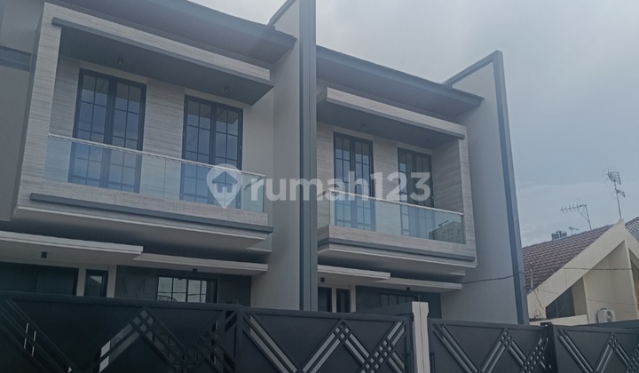 Dijual Paling Murah di Manyar (Rumah Modern Minimalis Baru Gress) bisa Survey Kapanpun !!! :Thumbs_up: