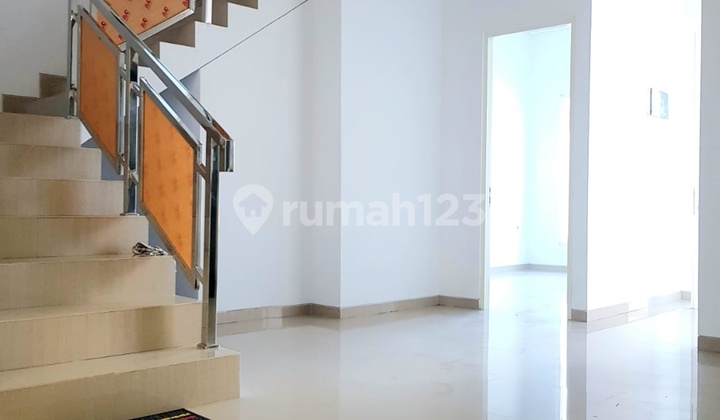 For Sale Modern Minimalist House Palm Beach, Pakuwon City 2