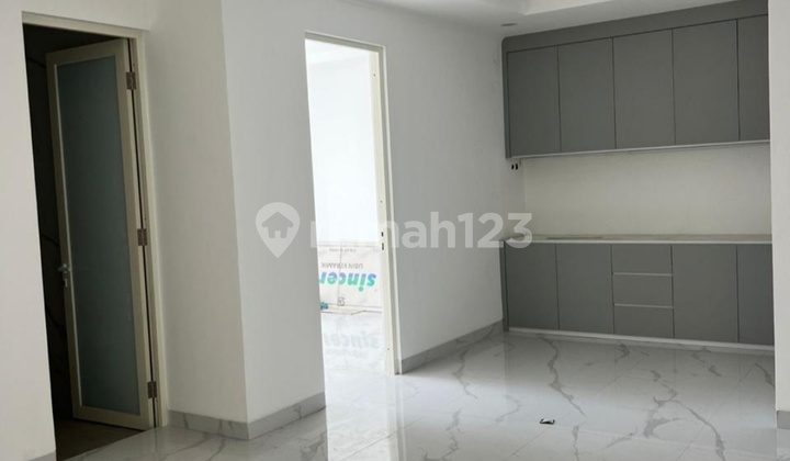 Dijual Rumah Modern Minimalis Elegan Grand Island, Pakuwon City (3 Lantai) 2