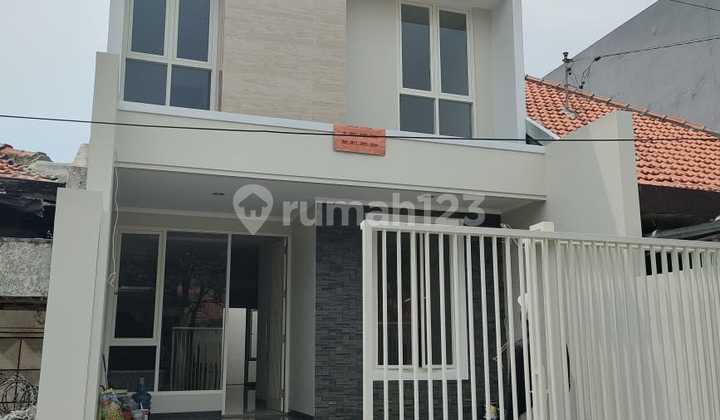 Dijual Rumah Modern Minimalis Manyar Tirtoasri