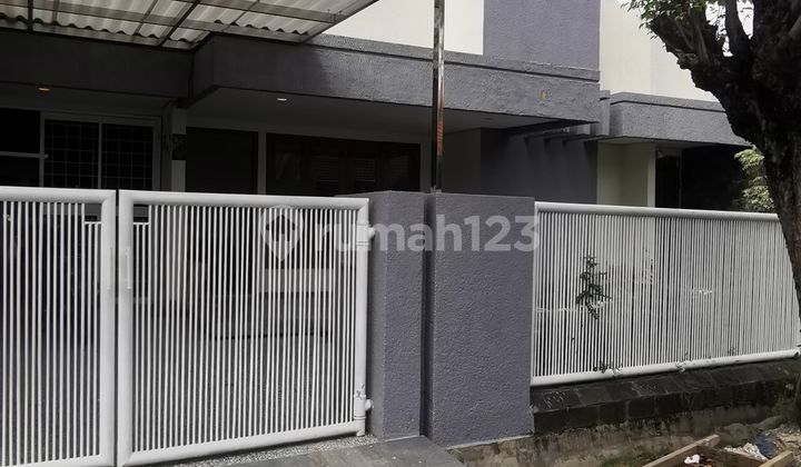 For Rent: Wide and Spacious House, Semi Furnished, Wisma Mukti