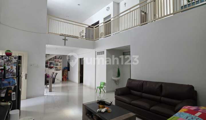 Rumah 2 Lantai Manyar Tirto Lebar 12 Meter Siap Huni Pusat Kota 2