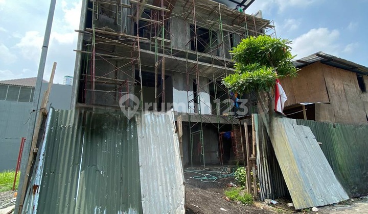 Rumah 3 Lantai Citraland Utama Selangkah ke Kampus Ciputra Rs