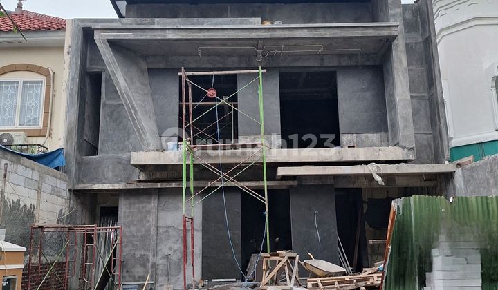 Rumah Baru 2 Lantai Pakuwon City Hadap Selatan 4 Kamar Tidur