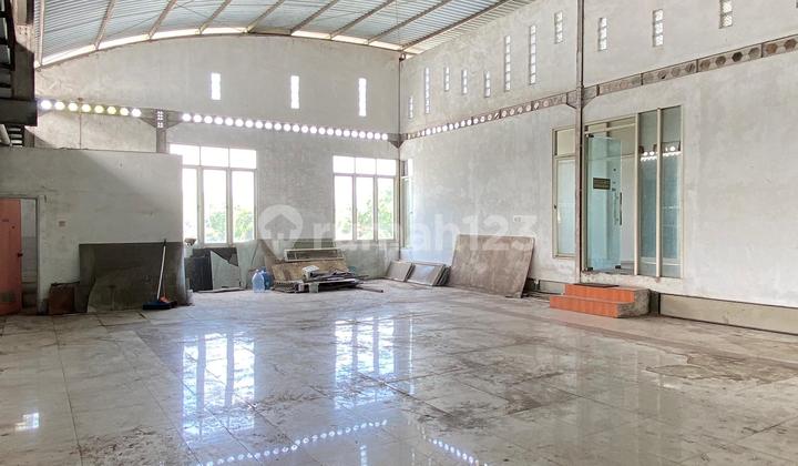 Gresik Commercial Building Former Sports Building Suitable for Padel Court