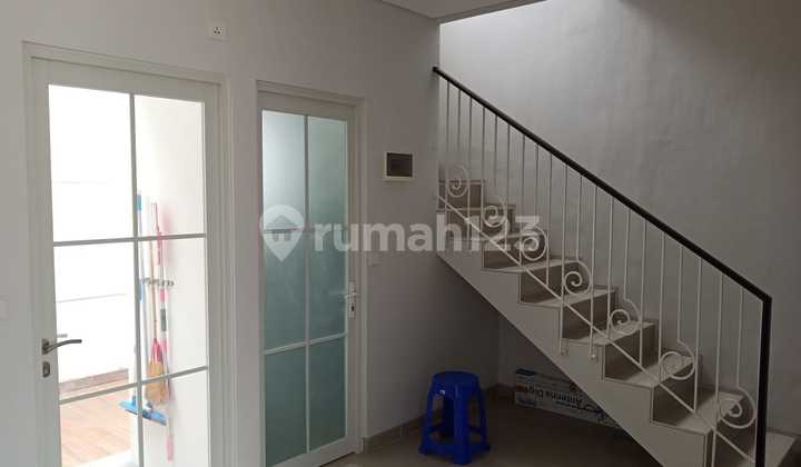 2-Story House Near Uc Citraland Campus, Access to Driyorejo Toll Road 2