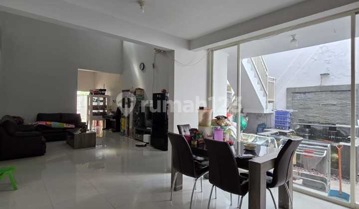 Rumah 2 Lantai Manyar Tirto Lebar 12 Meter Siap Huni Pusat Kota