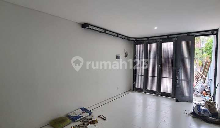 New Fresh 2.5 Story House in Main Citraland 2