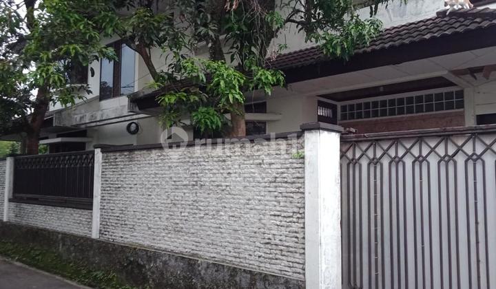 Rumah Luas Dekat Hotel Di Buah Batu Bandung