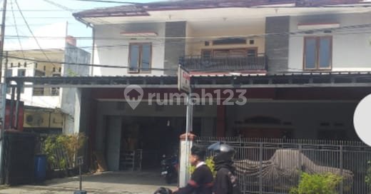 Rumah Hoki Tengah Kota Deket ke Alun Alun di Regol