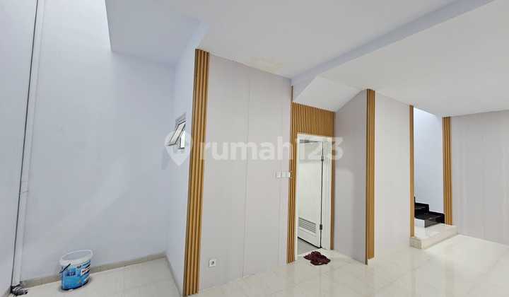 For Sale House in Greenwich BSD City 2