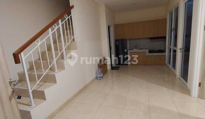 Disawakan Rumah Di Pusat Bsd Tangerang Selatan Yang Sangat Cantik