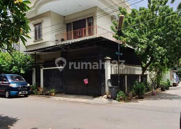 Rare Hook House in Sunter Agung, North Jakarta - Cash Only Rare Hook House in Sunter Agung, North Jakarta - Cash Only