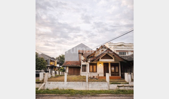 Old Building House, Hook at Griya Loka Section 1.3 BSD