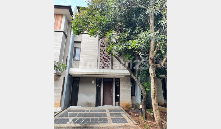 Multi-functional House that can be Used as a 3-Story Boarding House in Regentown BSD